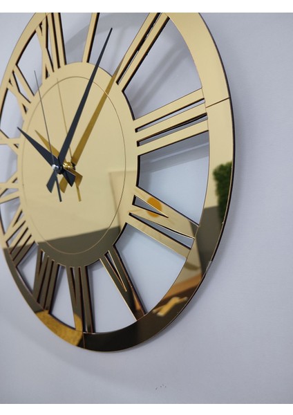 Modern Altın Renkli Ahşap Duvar Saati, Şık ve Zarif Tasarım