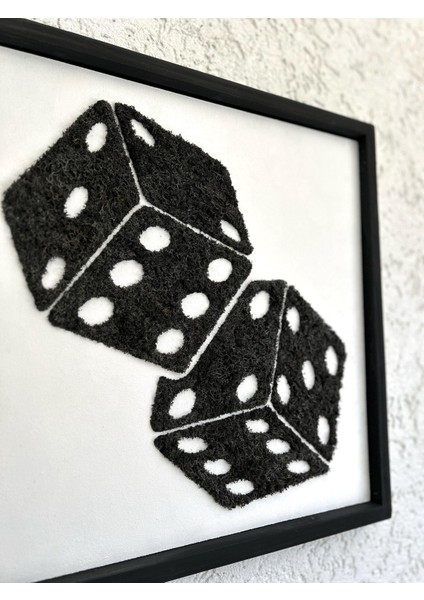 Zar Figürlü Yosun Duvar Dekoru | 45X45 cm | El Yapımı Gamer ve Dnd Temalı Yosun Tablo | Siyah Ahşap Çerçeve