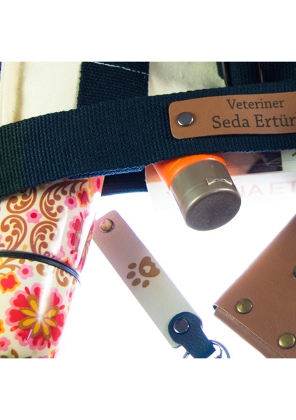 Lise Sınıflarına Anlamlı Bir Mezuniyet Hatırası 12'li Set, Anı Anahtarlığı, Mor Menekşe & Yeşil