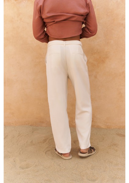 Lorenza Kemer Detay Ekru Erkek Pantolon fırsatları