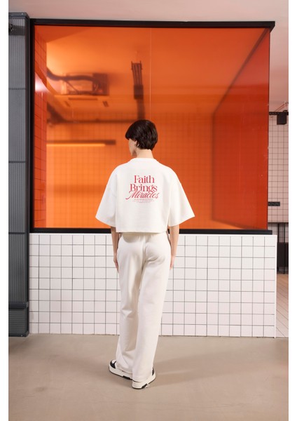 Arka Baskı Detaylı Kadın Crop T-Shirt indirimleri