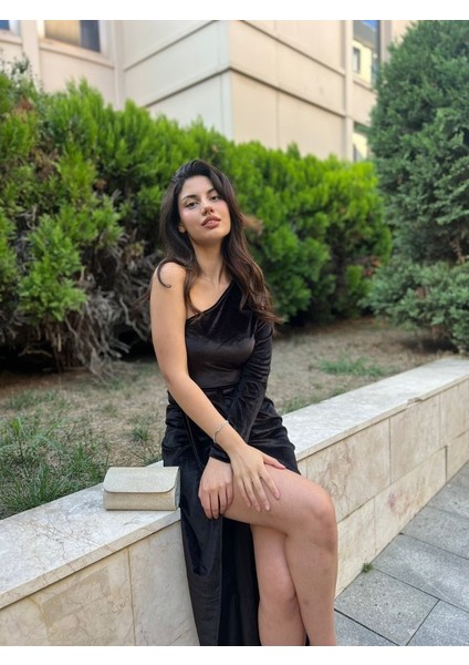 Kadın Uzun Kollu Yırtmaçlı Önü Pile Detay Kadife Elbise