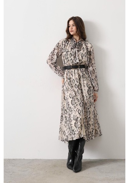 Yılan Desen Uzun Yaka Detaylı Elbise - Krem-Siyah