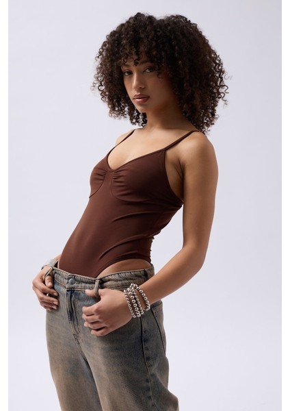 Önü Büzgülü Askılı Bodysuit fırsatları
