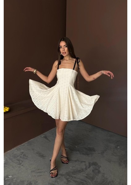 Bej Omzu Bağcıklı Elbise