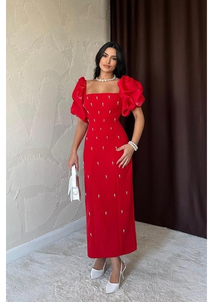 Kırmızı Işlemeli Kolu Garnili Elbise