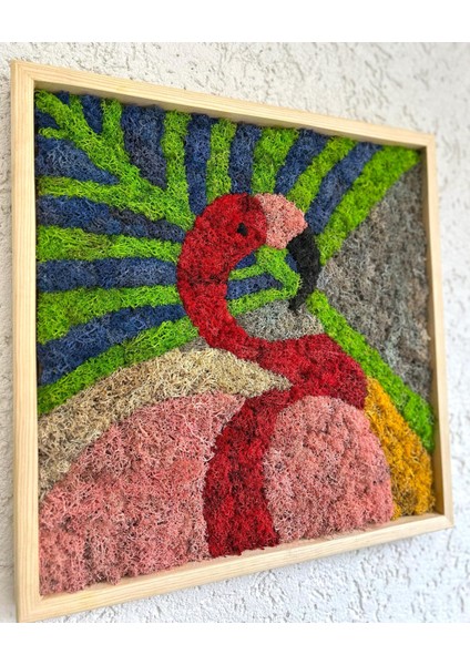 Flamingo Figürlü Renkli Yosun Duvar Dekoru | 45X45 cm | El Yapımı Tropikal Temalı Doğal Yosun Tablo | Bakım Gerektirmez