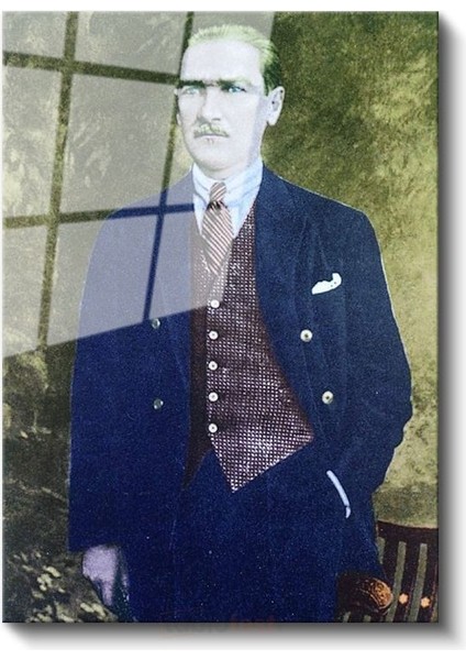 Yeşil Fonlu Atatürk - Lacivert Ceket Portresi Cam Tablo