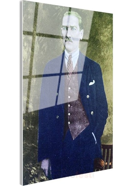 Yeşil Fonlu Atatürk - Lacivert Ceket Portresi Cam Tablo