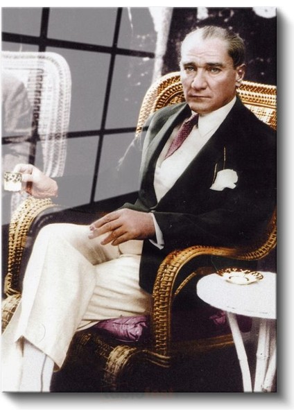 Hasır Koltukta Atatürk - Şık Oturuş Portresi Cam Tablo