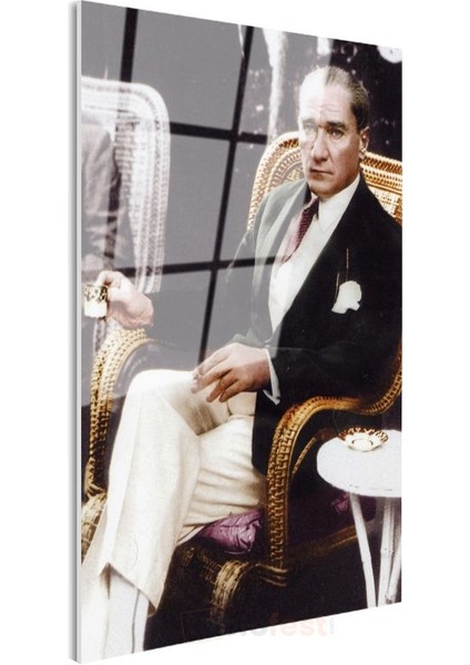 Hasır Koltukta Atatürk - Şık Oturuş Portresi Cam Tablo