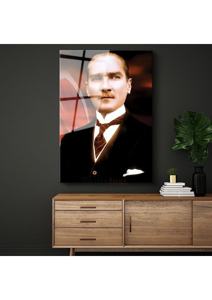Türk Bayrağı Fonlu Atatürk - Vizyon Sahibi Lider Cam Tablo