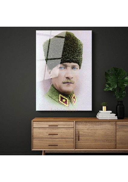 Yeşil Kalpaklı Atatürk - Askeri Üniforma Portresi Cam Tablo