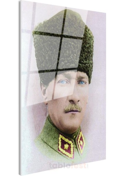 Yeşil Kalpaklı Atatürk - Askeri Üniforma Portresi Cam Tablo