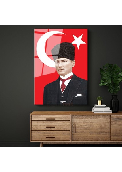 Türk Bayrağı Önünde Atatürk - Kalpaklı Resmi Portre Cam Tablo