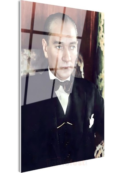 Papyonlu Atatürk - Siyah Takım Elbise Portresi Cam Tablo