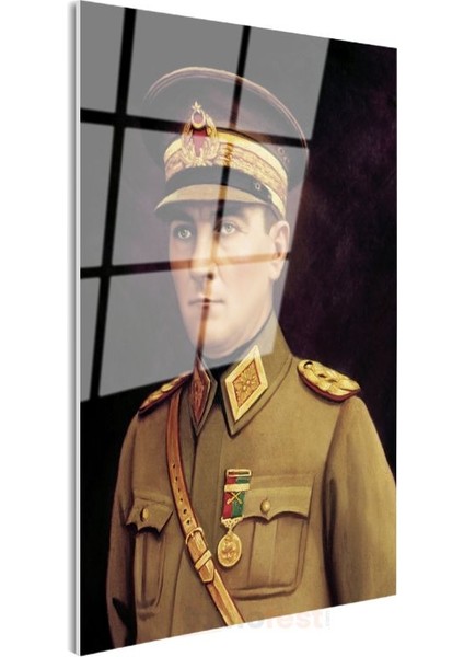 Mareşal Üniformalı Atatürk - Madalyalı Portre Cam Tablo