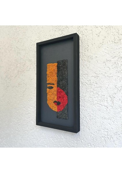 Yosunlu Minimal Yüz Figürlü Duvar Dekoru | 40X40 cm | El Yapımı Doğal Moss Sanatı | Siyah Ahşap Panel Üzerine Bakım Gerektirmez
