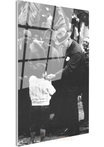 Çocuklarla Atatürk - Şapkalı Tarihi Anı Cam Tablo modelleri
