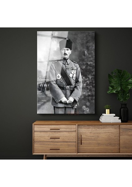 Mareşal Atatürk - Madalyalı Askeri Üniforma Cam Tablo
