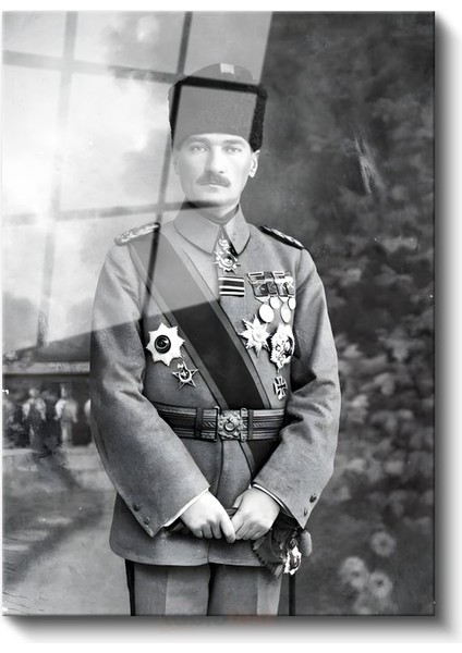 Mareşal Atatürk - Madalyalı Askeri Üniforma Cam Tablo
