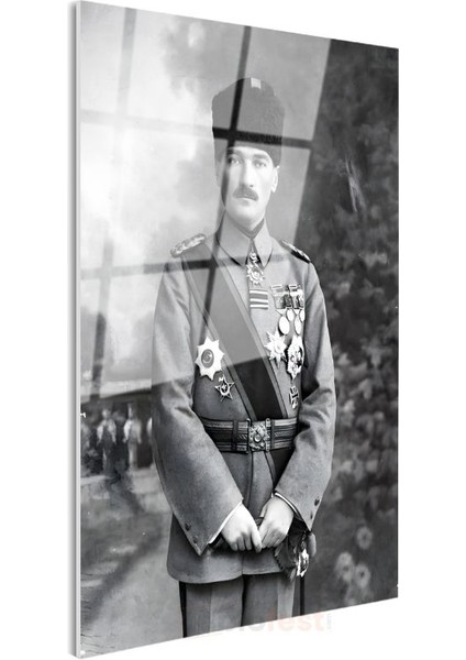 Mareşal Atatürk - Madalyalı Askeri Üniforma Cam Tablo
