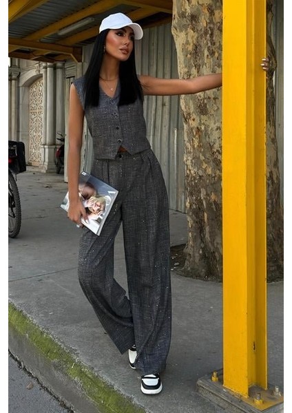 Pul Payetli ve Simli Yelekli Takım 10088