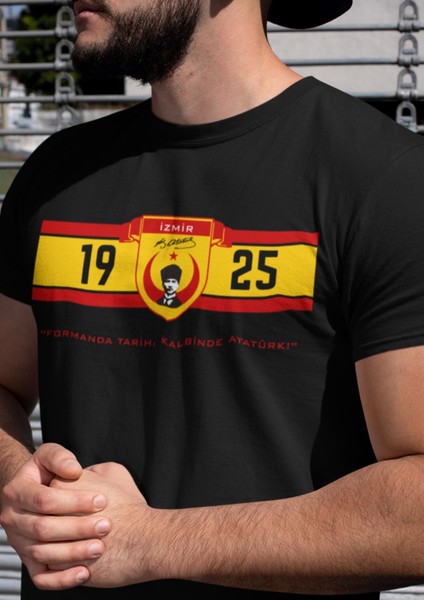 Formanda Tarih, Kalbinde Atatürk Bisiklet Yaka Yüksek Kalite Baskılı Siyah T-Shirt