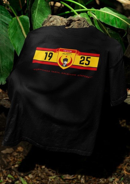 Formanda Tarih, Kalbinde Atatürk Bisiklet Yaka Yüksek Kalite Baskılı Siyah T-Shirt indirimleri