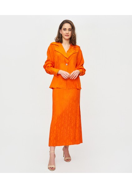 Viskon Kumaştan Iki Parçalı Kadın Takım – Şık Ceket ve Uzun Etek Kombini