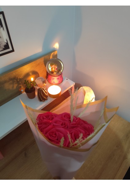 Solmayan 9’lu Saten Goncalı Kırmızı Gül modelleri