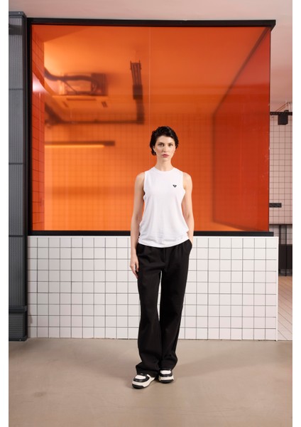 Bisiklet Yaka Sırtı Bağlama Detaylı Kadın T-Shırt