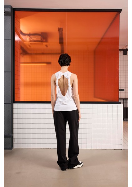 Bisiklet Yaka Sırtı Bağlama Detaylı Kadın T-Shırt indirimleri