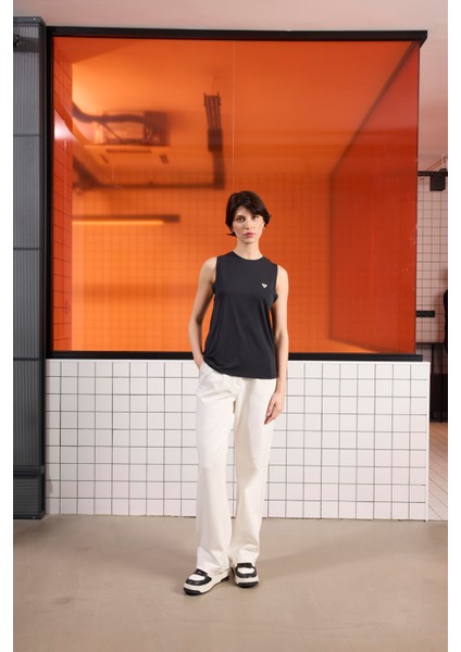 Bisiklet Yaka Sırtı Bağlama Detaylı Kadın T-Shırt