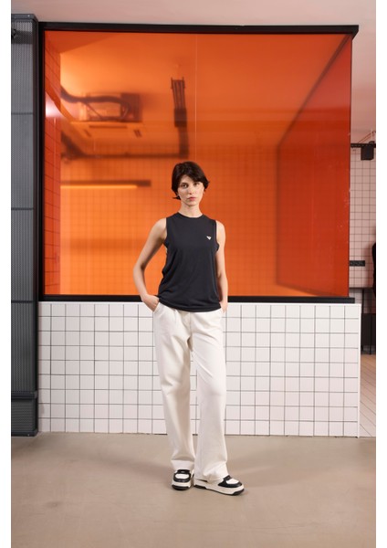 Bisiklet Yaka Sırtı Bağlama Detaylı Kadın T-Shırt fiyatları