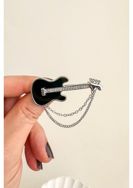 Gümüş Rengi Zincir Detaylı Taşlı Mineli Gitar Broş (5cm)