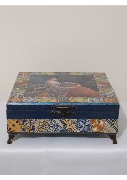 Yeşil Ahşap Karolu Harem Hanımı Resimli Dekoratif Kutu 26X26X8 cm