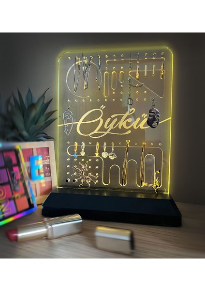 Isimli Takı Standı, Şık ve Kişiye Özel Hediye Seçeneği