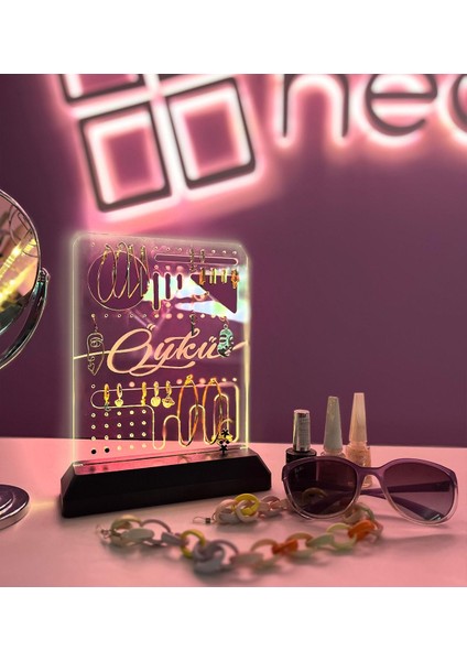 Isimli Takı Standı, Şık ve Kişiye Özel Hediye Seçeneği