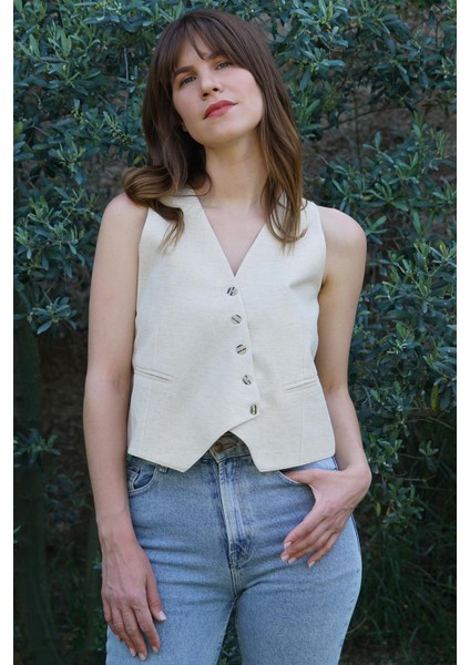 Doğal Dokulu Keten-Pamuk Yelek – Asimetrik Düğme ve Arka Bağlama Detaylı