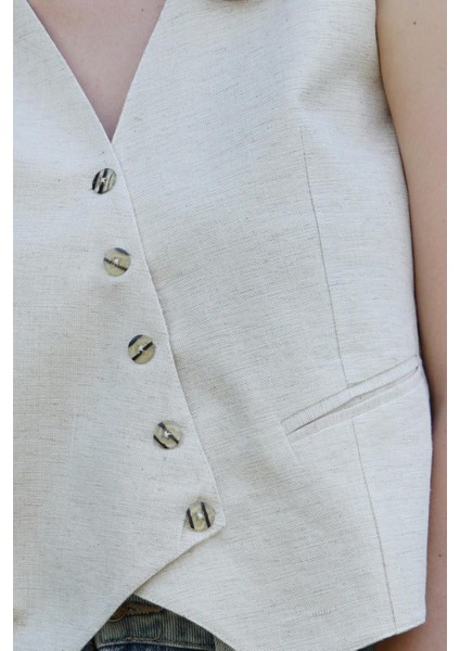 Doğal Dokulu Keten-Pamuk Yelek – Asimetrik Düğme ve Arka Bağlama Detaylı modelleri