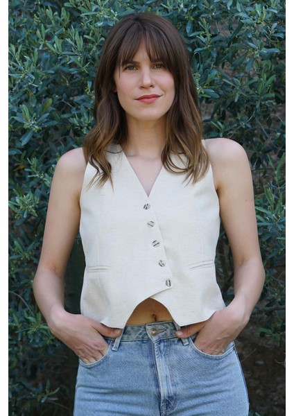 Doğal Dokulu Keten-Pamuk Yelek – Asimetrik Düğme ve Arka Bağlama Detaylı indirimleri