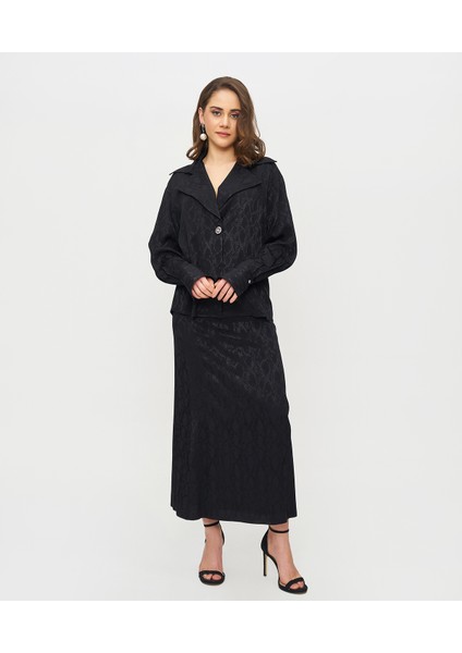 Viskon Kumaştan Iki Parçalı Kadın Takım – Şık Ceket ve Uzun Etek Kombini