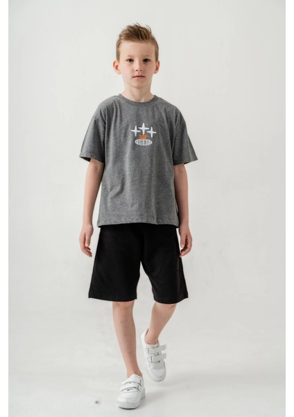 Sırtı Baskılı Şortlu Erkek Çocuk Takım 050 indirimleri