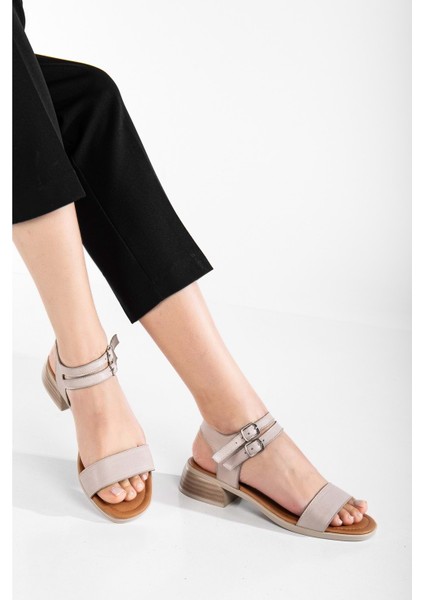 Kadın Hakiki Deri Bantlı Alçak Topuklu Sandalet - Silvergrey