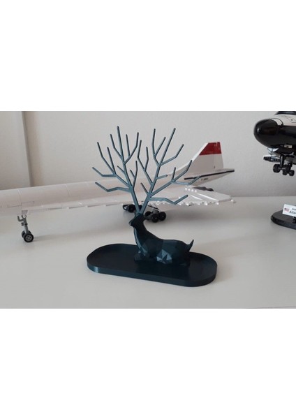 Şık Siyah Takı Askısı, Zarif ve Fonksiyonel Mücevher Düzeni