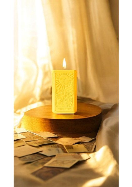 El Yapımı Sarı Soya Wax Mum, Dekoratif ve Hoş Kokulu Güneş Temasıyla. fırsatları