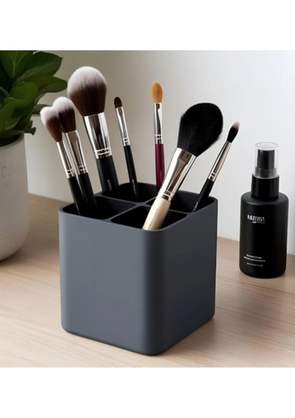 Dört Bölmeli Modern Makyaj Fırçası Tutucu, Şık ve Kullanışlı Siyah Tasarım