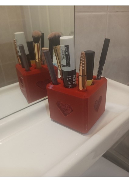 Kalp Şeklinde Renkli Makyaj Kutusu, Şık ve Kullanışlı Tasarım