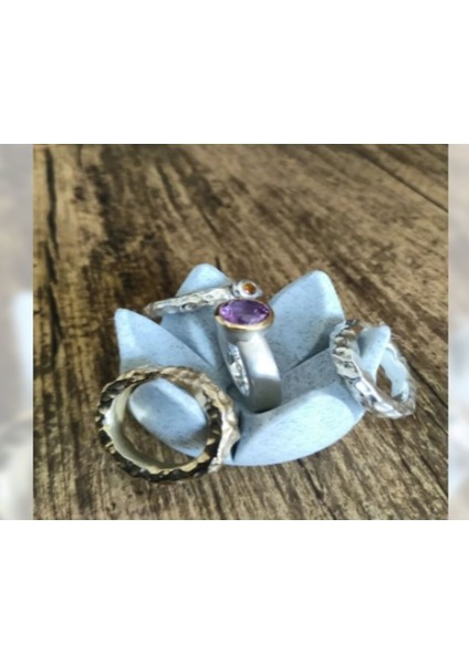 Beyaz Lotus Çiçeği Yüzüklük, Şıklık ve Zarafet Dolu Aksesuar Seçeneği